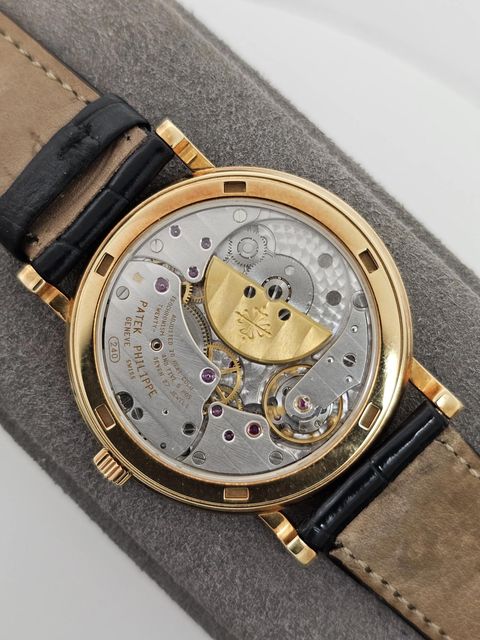 Patek Philippe Calatrava 5120J-001 Image 4